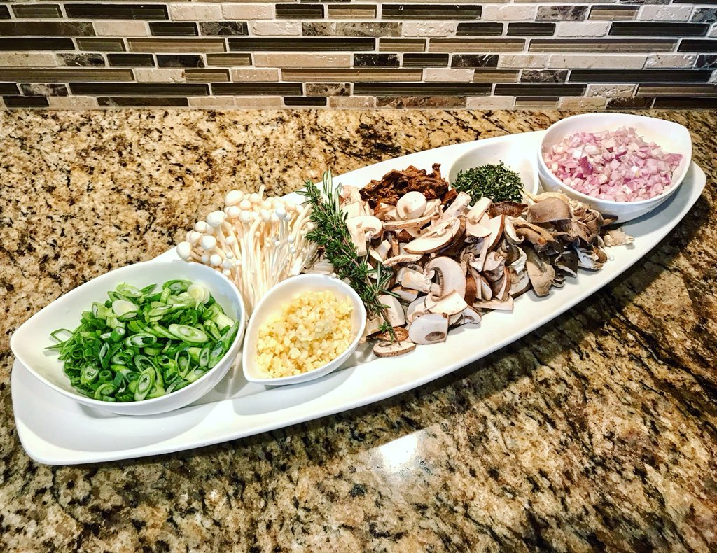 MenuEvolution's tweet image. #MiseEnPlace is the key to #Successful  #Execution It doesn’t matter if it is dinner for 4, a product presentation or a banquet for 1000+ #PreparationIsKey #Flawless #Mushroom #Risotto with #Shallots #Garlic #mushrooms #Porcini #Spinach #Parmigiano #Reggiano #Butter #BlackTruffle