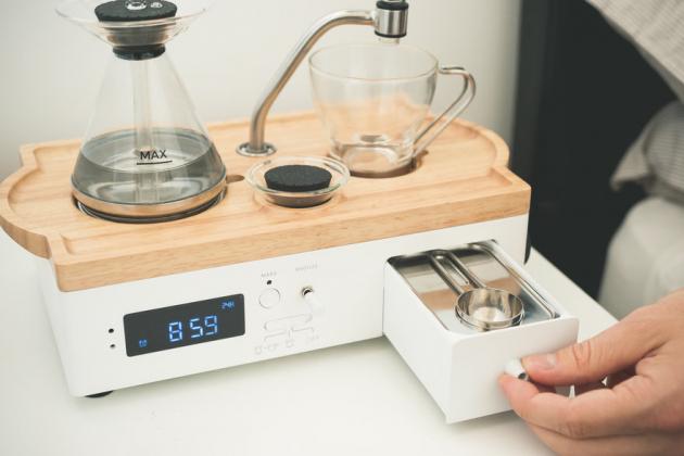 Wooden alarm clock wakes you up with fresh coffee ow.ly/iHGi30is6Ta