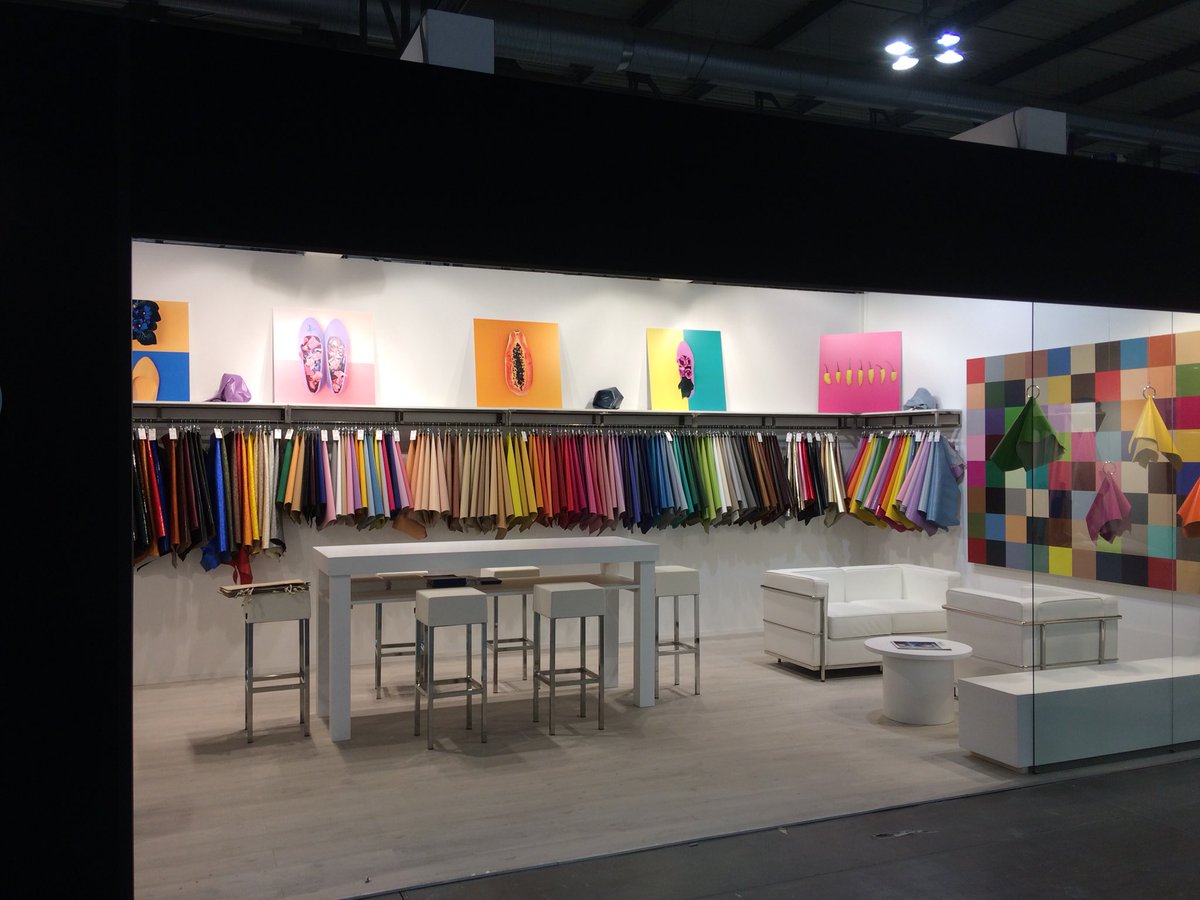 VAROMAPELLAMI's tweet photo. Waiting you to LINEAPELLE 2018 Milano #varomapellami #leather #luxurylifestyle #luxuryshoe #leathergood #Shoes #pelletteria #lineapelle94 https://t.co/lWvTS7NCbC