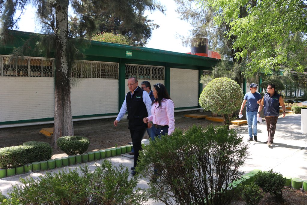 cobaep's tweet photo. El Director General del @cobaep, @AVictorHugoIH realizó un recorrido por los Planteles 1 (San Francisco Totimehuacán) y 14 (U.H. La Margarita), para constatar personalmente que no se registraron afectaciones en los edificios. https://t.co/UoKIZB91wF