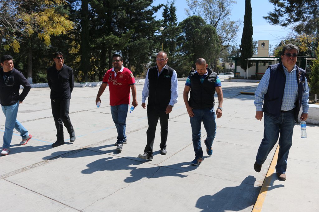 cobaep's tweet photo. El Director General del @cobaep, @AVictorHugoIH realizó un recorrido por los Planteles 1 (San Francisco Totimehuacán) y 14 (U.H. La Margarita), para constatar personalmente que no se registraron afectaciones en los edificios. https://t.co/UoKIZB91wF