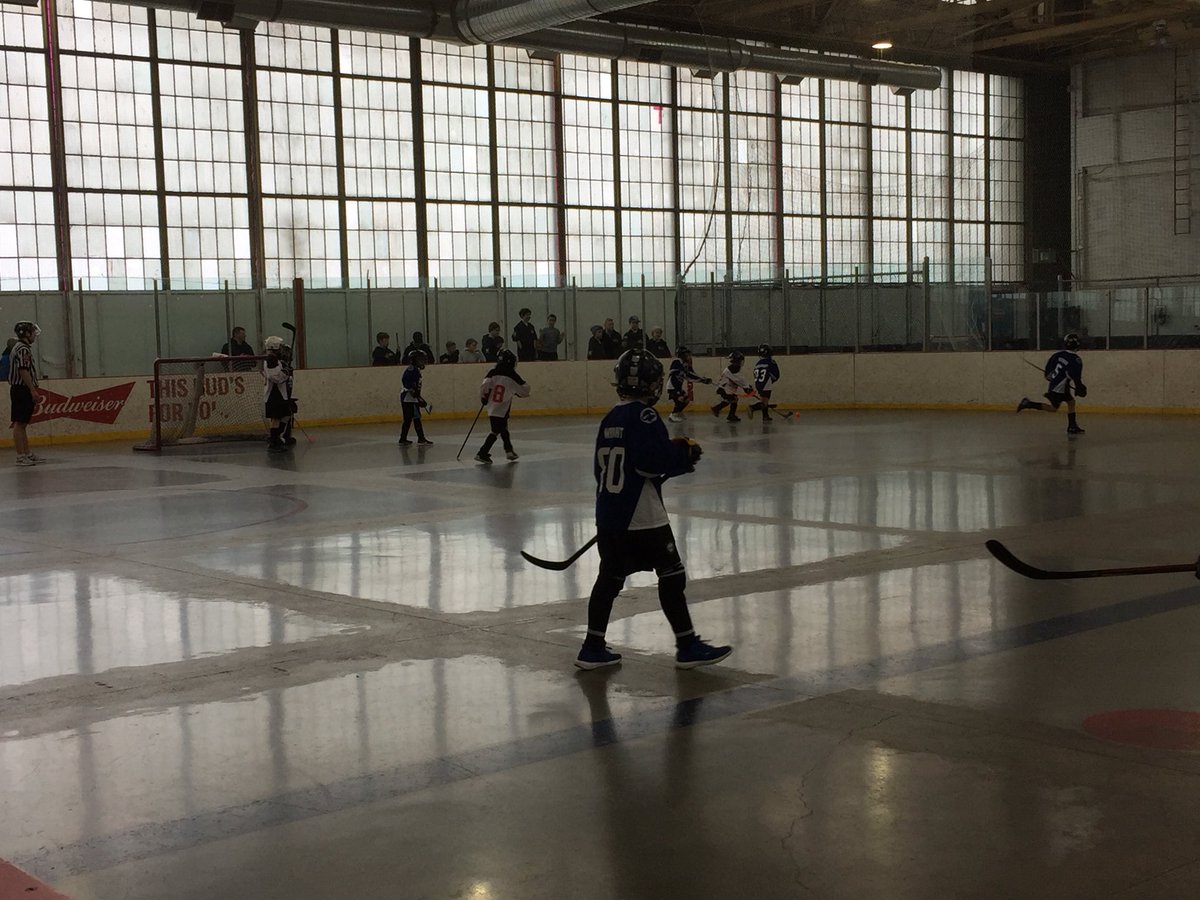 OBHFBallHockey's tweet photo. The first Championship of the day is underway. New Tecumseth Xtreme vs. Mississauga Wolves! #novice #winterprovincials https://t.co/eDJ4DuheYo