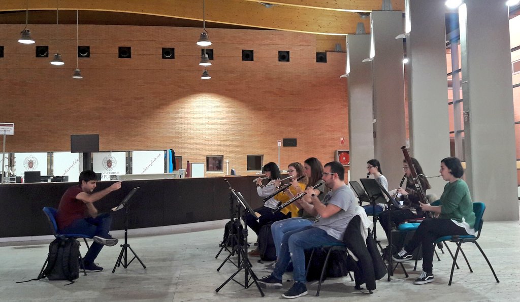 Hoy tenemos ensayos parciales! La cuerda en el Anfiteatro Ramón y Cajal de la Facultad de Medicina y el viento en el Edificio de Estudiantes UCM. Anímate y ven a vernos! Ensayamos todos los lunes de 18 a 21 horas! <a href="/culturacomplu/">Cultura Complutense</a> @SomosUCM