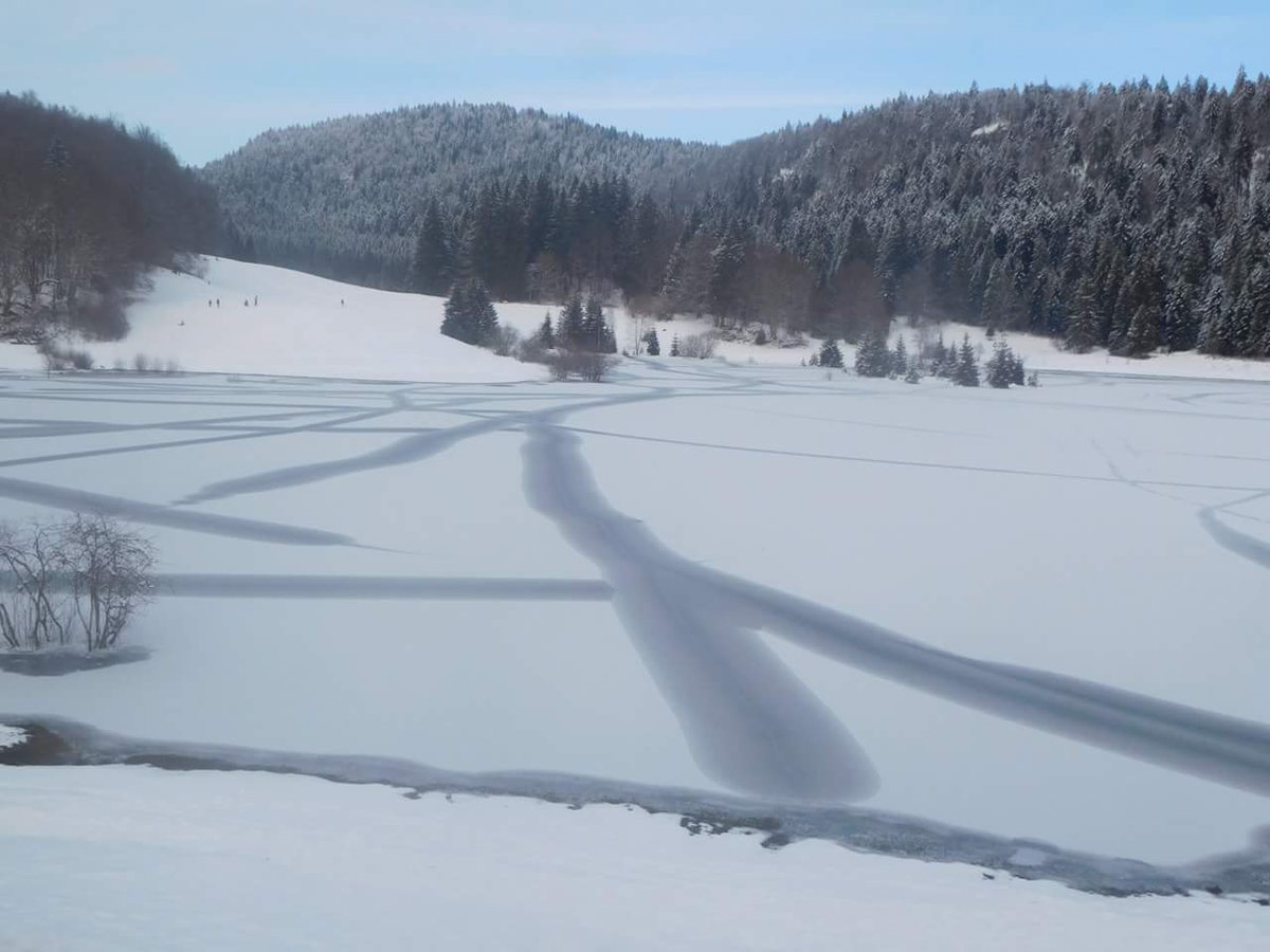 BereniceOBADIA's tweet photo. Lac Genin #Oyonnax #Tourisme #Ain #LacGenin #Winter2018 #Peaceful https://t.co/e6ypVjbEUy