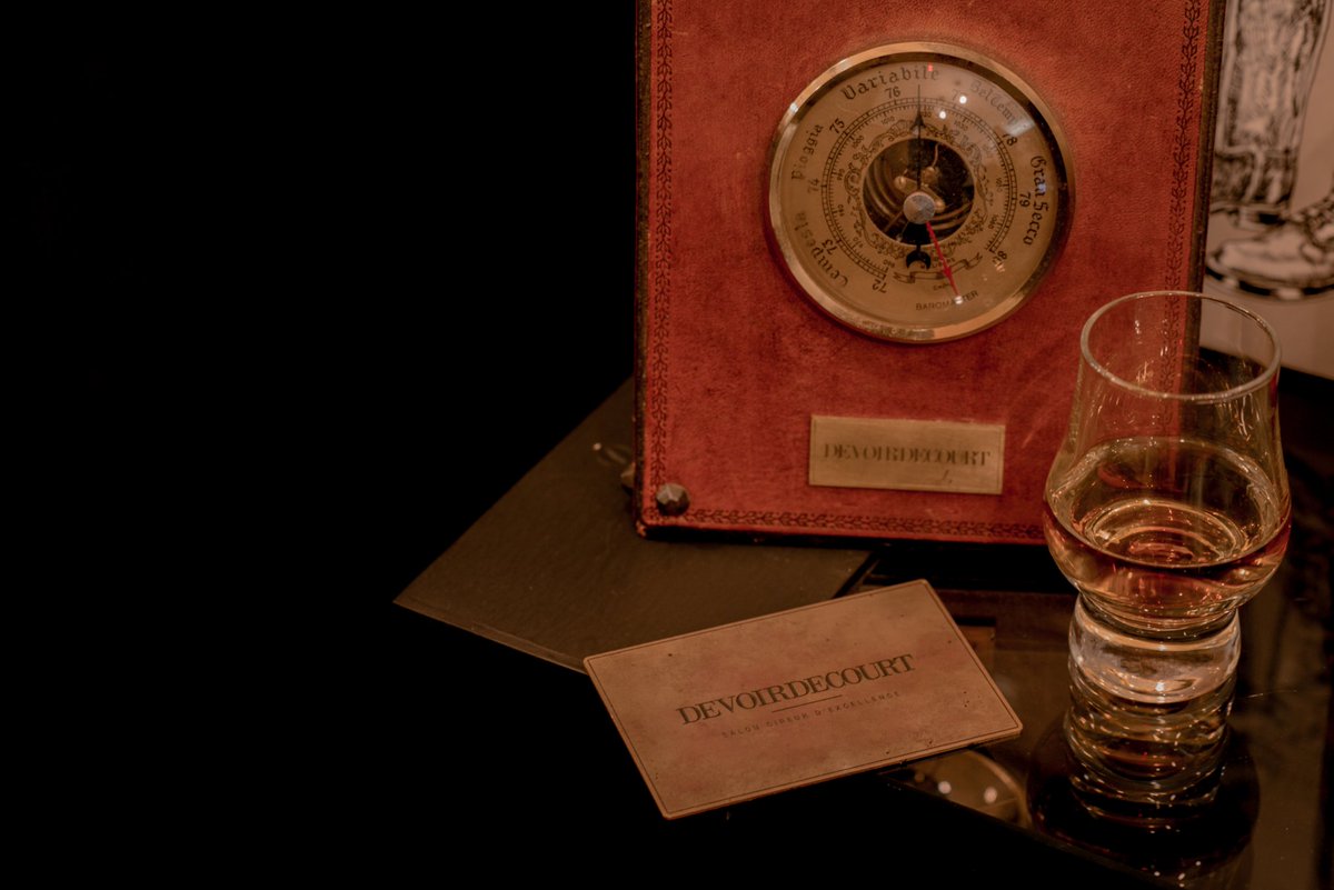 devoirdecourt's tweet photo. Taking time to care of you at @cercle_delacre
#devoirdecourt #paris https://t.co/QTgMKFxJCu