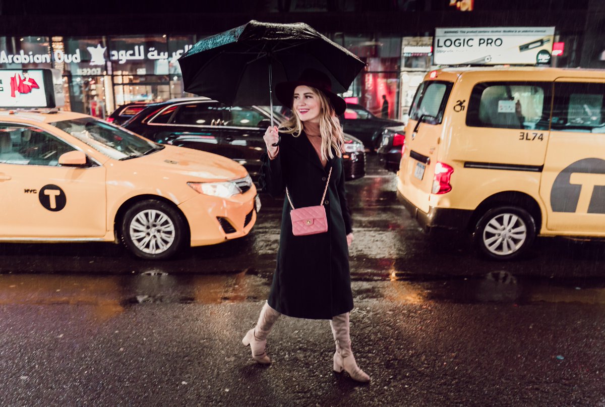 DesignerShare_'s tweet photo. #MondayMood courtesy of @PIPMEGAN in our pink Chanel caviar bag! Check out https://t.co/qohZ4px00d to rent this bag &amp; so much more--we're now offering nationwide shipping so you can have your own #NYFW moment! #DesignerShare https://t.co/vaEncUobzY