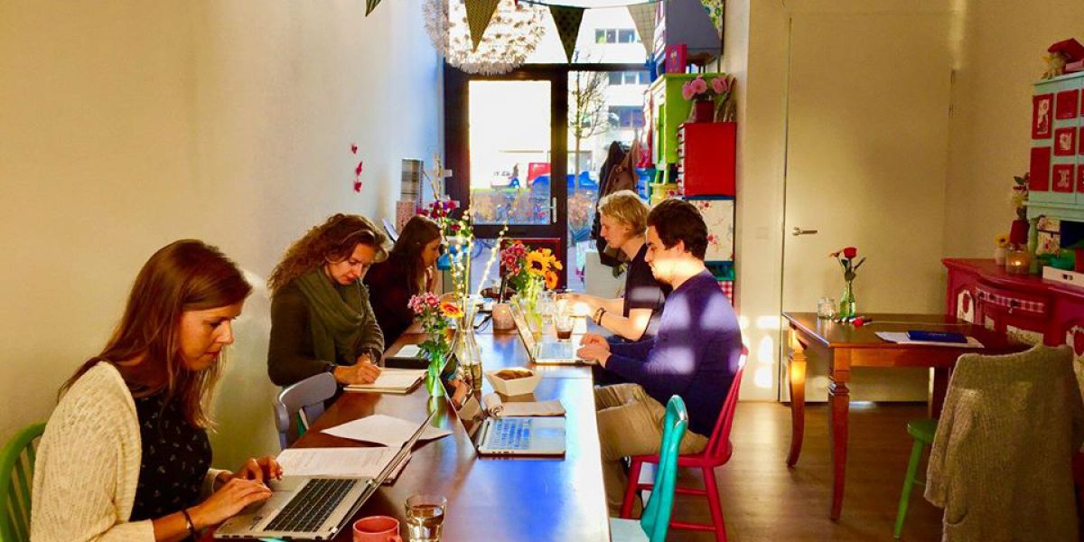 Aanstaande donderdag deelt Sanne haar gezellige werkruimte met andere #zelfstandigen. Wil jij ook een productieve dag en tegelijk andere #ZZP'ers ontmoeten? Schuif dan aan in #Kanaleneiland, Utrecht. desktoday.com/profile/11175