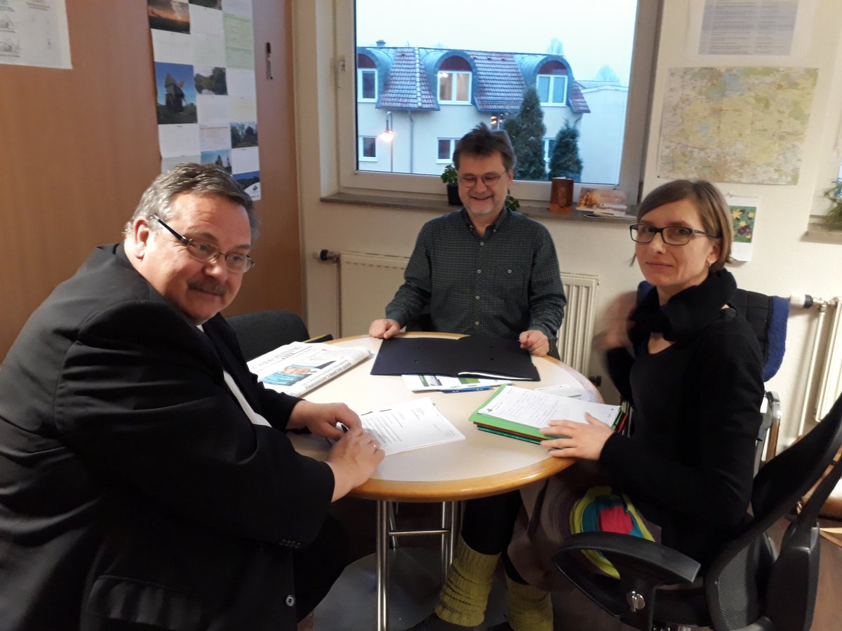 Dieter Heider conducts the interview with Pastor Matthias Taatz from the association parish barn Schenkenberg and Dörthe Hößler-Dietrich from the association Land of Delitzsch in North Saxony.

@ARTISTIC_CE 

#culture #heritage #intangible #intangiblecultureheritage
#interregce