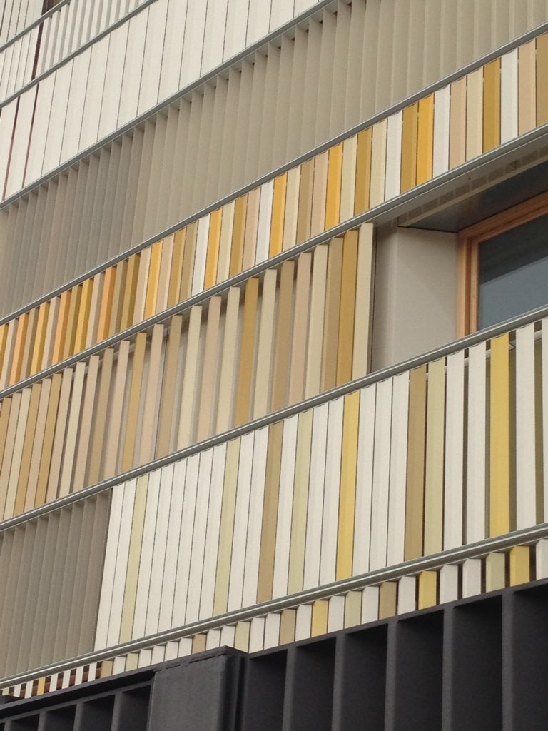 casadevall_joan's tweet image. @lycéefrancaisdebarcelona sorprende de nuevo el equipo de @b720 de @ferminvazquezarquitecto juego de colores y firmas @Colours #chromaticarchitecture