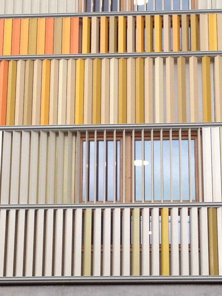 casadevall_joan's tweet image. @lycéefrancaisdebarcelona sorprende de nuevo el equipo de @b720 de @ferminvazquezarquitecto juego de colores y firmas @Colours #chromaticarchitecture