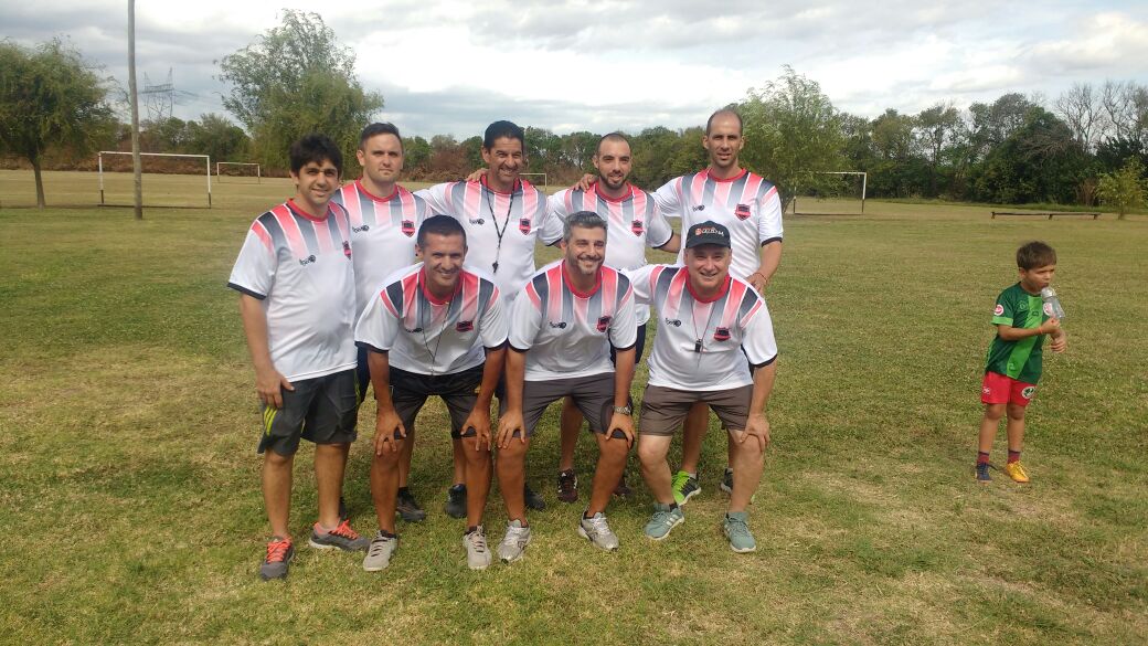 UdePerez's tweet photo. Arrancamos!! Parte de los profes de la U de Perez
Comenzo la escuela de futbol! https://t.co/bJbwwjG8g4