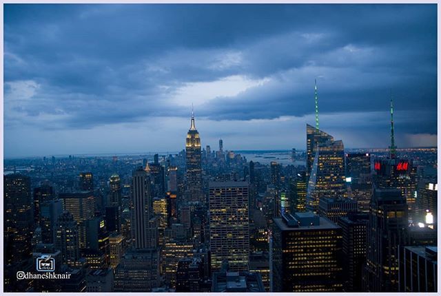 dhaneshnair's tweet photo. Newyork at Night⠀
⠀
#empirestatebuilding #rockefellercenter #newyork #nightphotography #longexposure #dhaneshknair #nmclickz #photog #charlotte #northcarolina #nikon #nikonphotography #d5500 #sigmaartlens  #aaravdnair #landscape #natureatnight #seatt… https://t.co/kGdxyXSiIB https://t.co/P0IAqoD4al