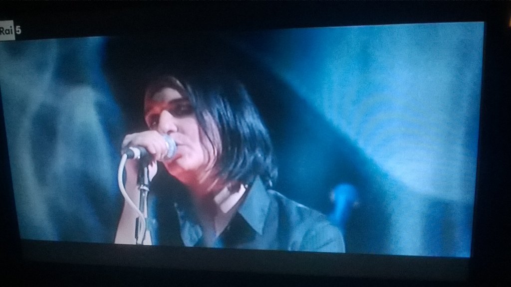Gics89's tweet photo. I #Placebo #live a #Londra, acustici e orchestrali su @raicinque ? Estasiato 😍 #raicinque https://t.co/wbJyDlz76l