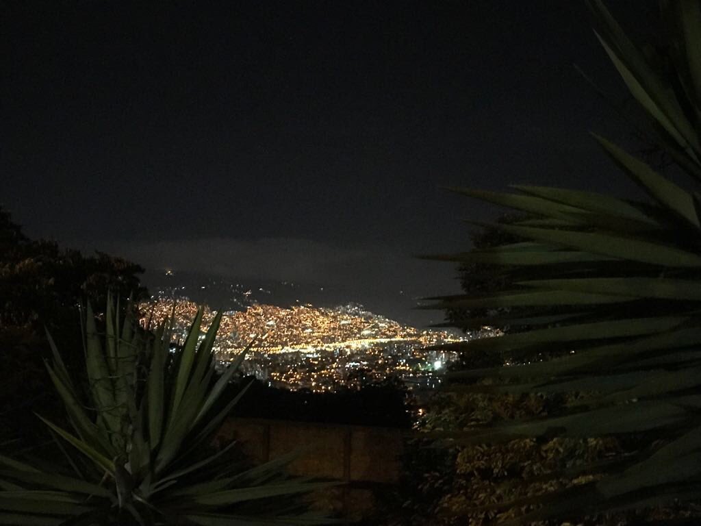 Manuelaz1308's tweet photo. 🌑 #Medellín https://t.co/SQjF65Xi6W