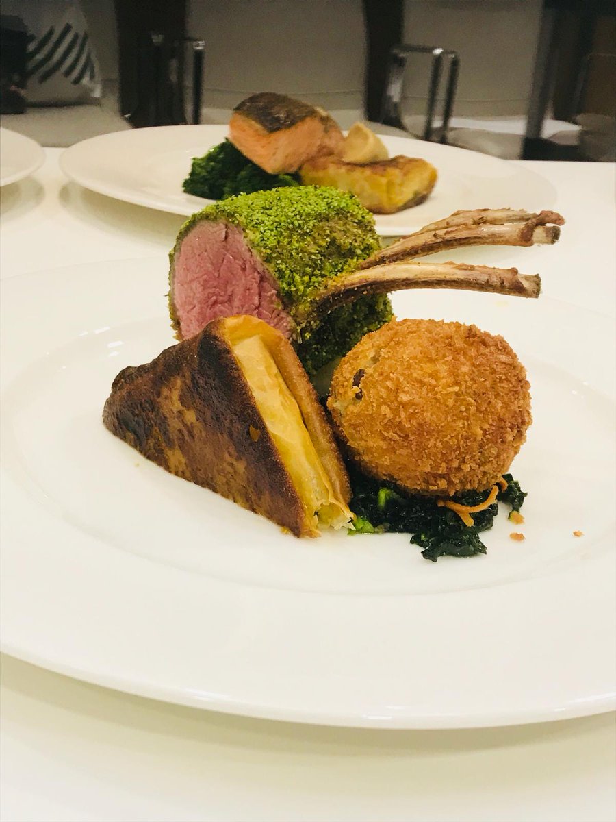 mistajay63's tweet photo. Fantastic day at the office! #RadioIndustryDinner @ChefRhys @chrisincefood @AngelHillFood @jessey1965 @ExtShetty https://t.co/uAxrMiN4Yg
