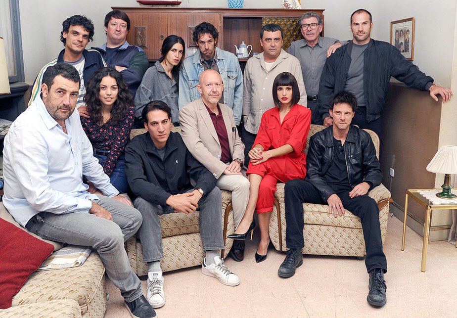 amgarvi's tweet photo. La noche de los lunes un acontecimiento por la emisión de la serie #Apaches7 enhorabuena @antena3com pedazo serie, eso si, cuidar la hora de emisión de este tipo de series es cuidar las producciones de la cadena, por eso no debe de terminar a las 00:40h https://t.co/cI2zFCDzZ0