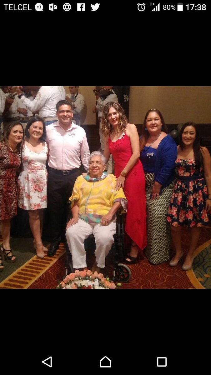 dalilacs4's tweet photo. "Honor a quién honor merece"
Hoy nos vestimos de gala para celebrar el Júbilo con cariño para Mtra. Tere Urueña,  Supervisora General de Sector Federal.60 años de servicio en el que nos hereda un legado de vocación, amor, identidad y compromiso con la niñez de toda la Región. LQM https://t.co/fPYtIeJxdl