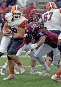 CoachA_USF's tweet photo. Full Pads in the morning! Time to separate the posers from the group! #Pain’sComing #LRU 🐻 https://t.co/uCGIRfXmob