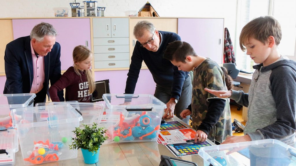 Leerlingen op Mauritsschool leren werken met robots - nieuwegeintv.nl/leerlingen-op-… #nieuwegein