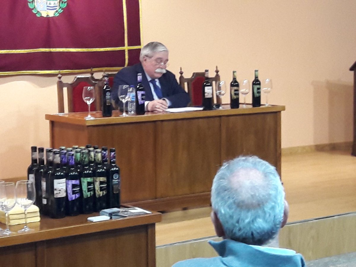 Gran fin de semana en Guarroman (Jaen) en el que nuestro enólogo (Carmelo Dominguez) presentó diferentes añadas a un nutrido grupo de representantes del sector HORECA. Gracias al Ayto. de Guarroman y de Arnedo por el apoyo mostrado y por arroparnos en una jornada tan importante!
