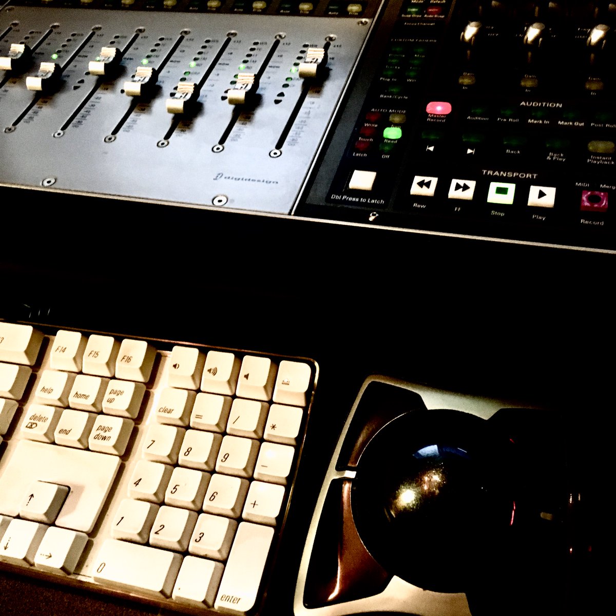 rydem1's tweet image. Trackball, keyboard, check.   D Command, Pro Tools, check....where’s the Coffee?!

#dcommand #avid #aviddcommand #icon #protools #mix #mixing #mixsession #cafeaudio #faders #mixingconsole #recording #postproductionaudio #music