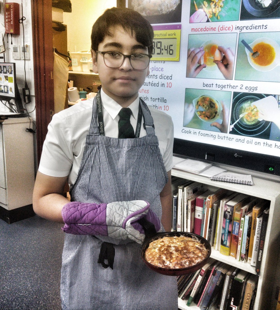 MrsJamesKitchen's tweet photo. @Whitefield_NW2 @FoodTCentre  22 Spanish tortilla with year 8 #goodfoodfast #usingupleftovers https://t.co/ImS7VR8tse
