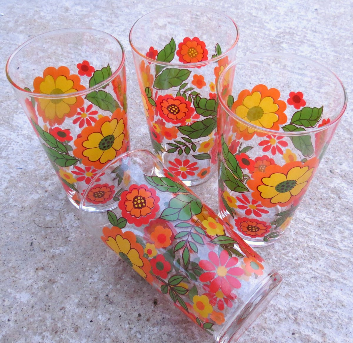 A splash of groovy vintage flower power on a grey winter's day!
etsy.com/uk/listing/594…
#sixties #groovy #vintagetumblers #reloved #flowerpower #EtsySeller