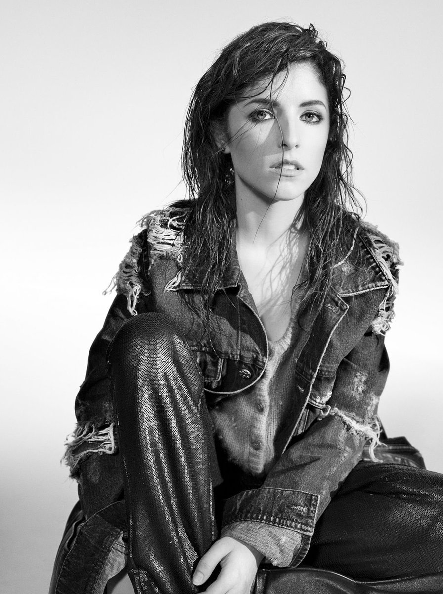 damnkendricks's tweet photo. brittany snow and anna kendrick with wet hair is my sexuality https://t.co/qRBxXAvlAT