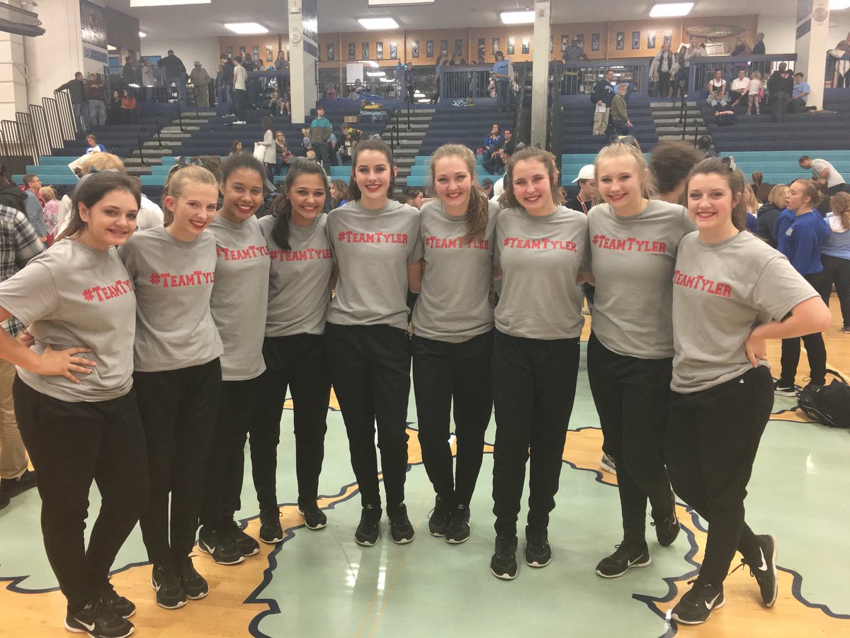 SarahBobb_'s tweet photo. Happy birthday to my fellow CRDT alumni, miss getting to see you everyday at practice!! Love you so much👯‍♀️❤️ https://t.co/NbZIEe711I