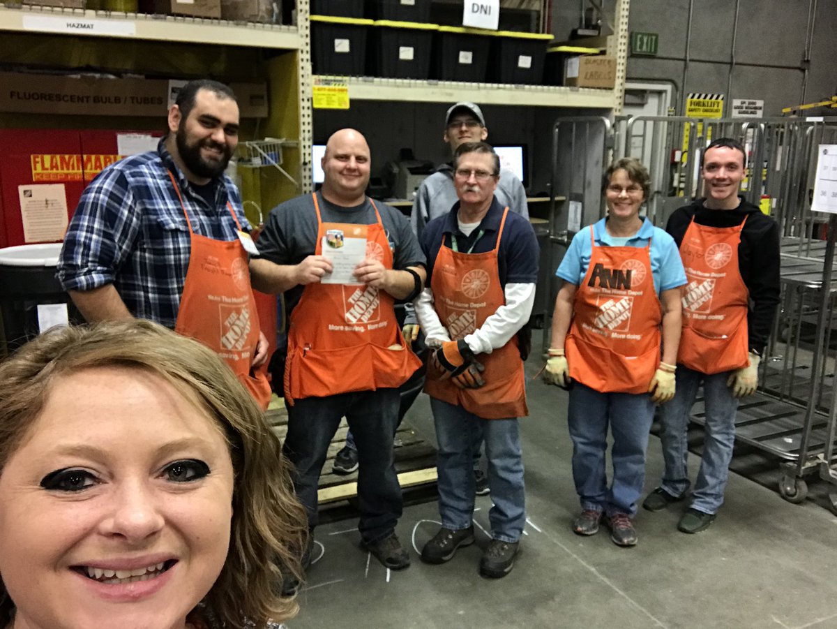 shariwayland's tweet photo. Congratulations Kelly and Clarence- Ops and Rockstar of the month!! 👏 https://t.co/Bu9myNlAy2