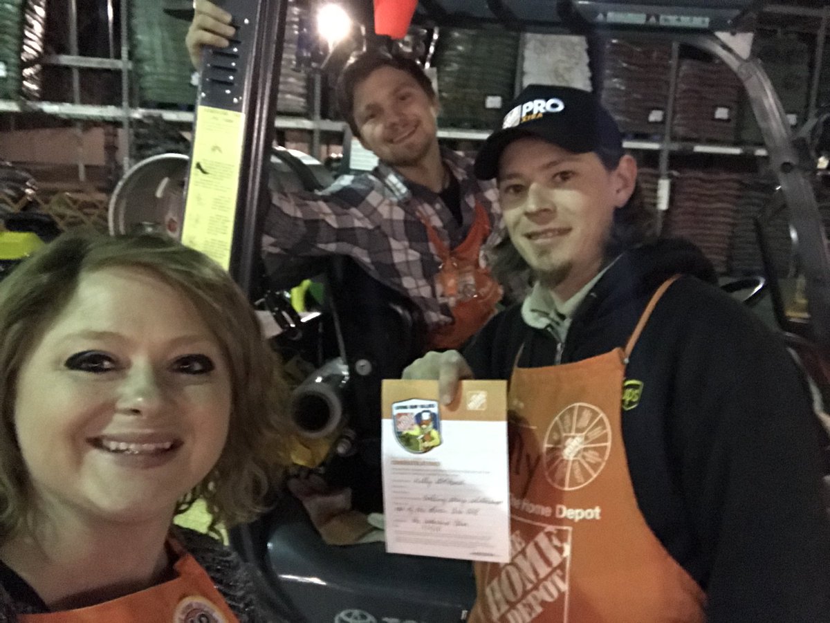 shariwayland's tweet photo. Congratulations Kelly and Clarence- Ops and Rockstar of the month!! 👏 https://t.co/Bu9myNlAy2