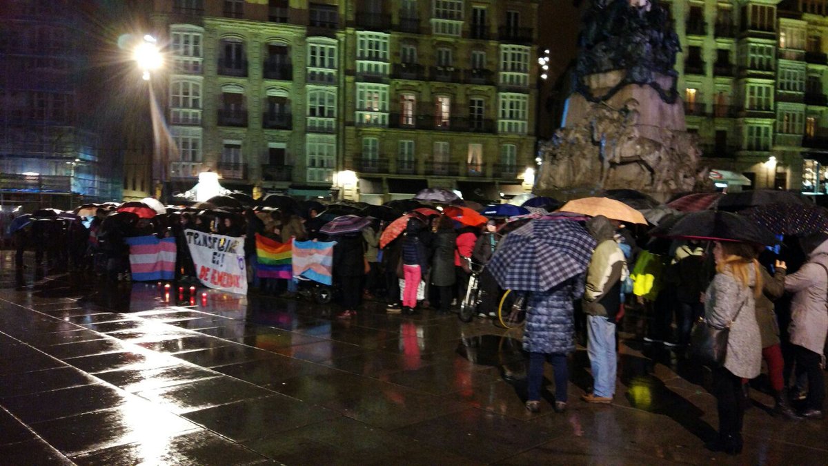 ArabakoALEA's tweet photo. Bere buruaz beste egin duen nerabe transexuala gogoratu eta transfobia salatu dute Gasteizen: https://t.co/bS3EN3O6BL
@ChrysallisEH
@Transbollomarik https://t.co/FjM8T6JKZA