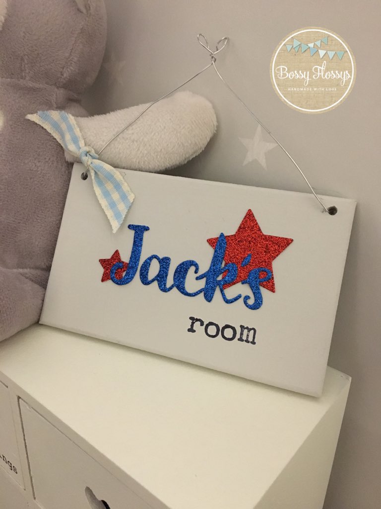 bossyflossys's tweet photo. Our new children’s bedroom plaques 😊 What do you all think? https://t.co/6W3trV959b #WoodenPlaques #Girl #Boy #BedroomSign #Name #Glitter #HTLMP https://t.co/HzRfWt1SVh