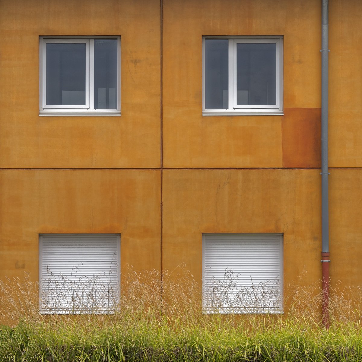 ChrisFraikin's tweet photo. Normandy LXXXVII more at https://t.co/TaegiG0Gho #normandy #minimalism #urban #architecture #company #building #wall #facade #windows #frames #grass #crop #rainpipe #blinds #forsale #archtracts https://t.co/lelw1z4luf
