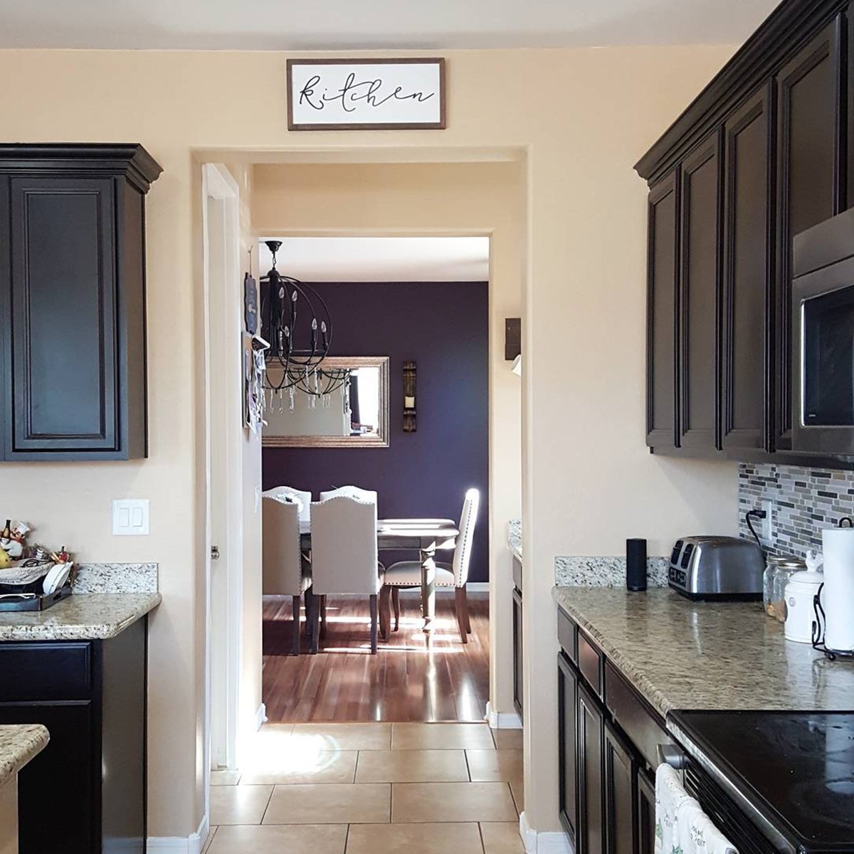MeritageHomes's tweet photo. Dark wood cabinets and neutral walls accent each other
perfectly in @DesertDwellerD kitchen. #MeritageHomes
#LifeBuiltBetter

IG📷: @desertdwellerdebz https://t.co/ztDcXaStf2