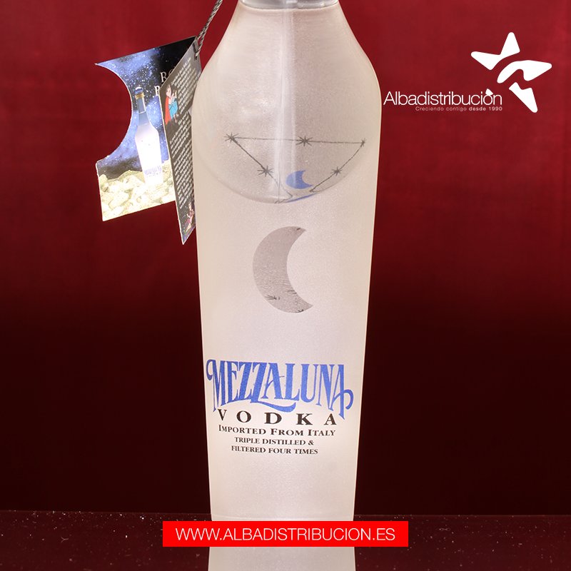 Vodka, pero no procedente de Rusia, sino de Italia...

Mezzaluna vodka es un vodka italiano que pasa por un triple destilado y un cuádruple filtrado, con un sabor único en el mercado que le aporta la semilla de Semolina.

albadistribucion.es/vodka/235-mezz…