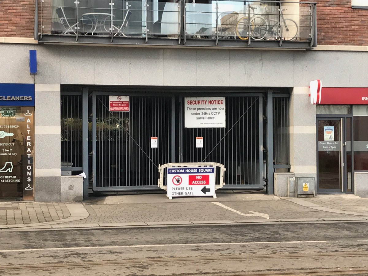 chs_update_feed's tweet photo. The phase 2 car park entrance gate has been inoperable all weekend. It is now Monday and it's still not working. Faults with this gate have been a semi-regular occurrence for quite sometime now.  #whycanttheyfixthis #chsresidents #dublindocklands #ifsc https://t.co/CJjBYEGvou