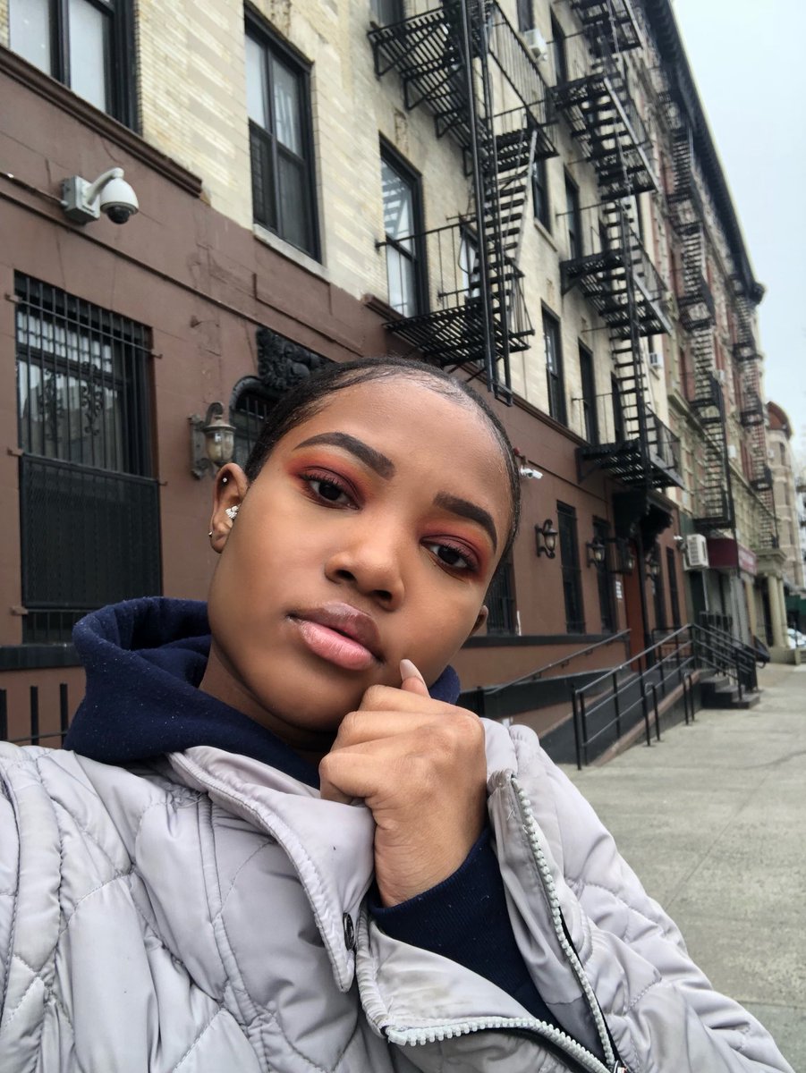 CaramelBaby14's tweet photo. #PresidentsDay2018 makeup look😘 sun didnt come out today so i made my own sunset to admire☀️ https://t.co/liVNzkvi4Q