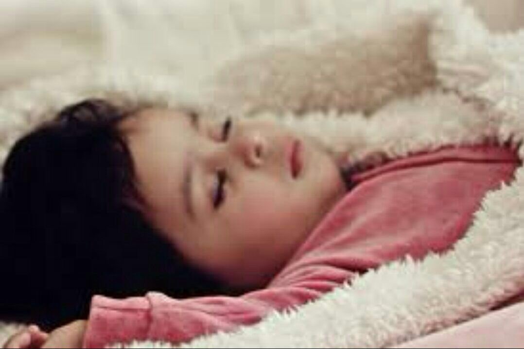fat0mih's tweet photo. " خذني "
على حضنك المرتاح واتركني 
طفل غشاه النوم ، وارتاحت أنفاسه .. 💔 https://t.co/bjtREC4kYj