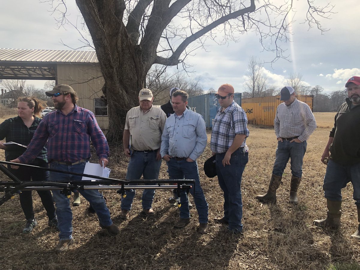 SherriSanders11's tweet photo. Hands on learning today! Sprayer calibration 101! https://t.co/ZrnaRRDXeN