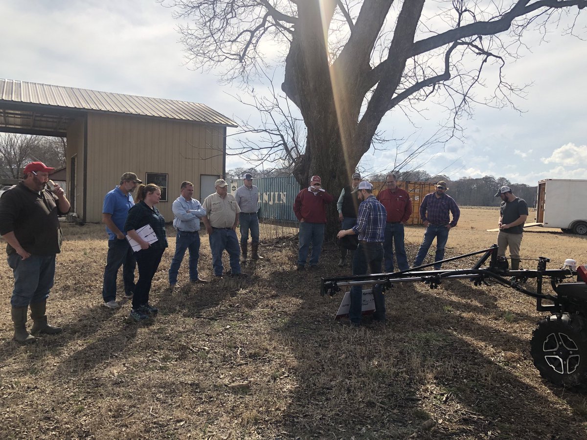 SherriSanders11's tweet photo. Hands on learning today! Sprayer calibration 101! https://t.co/ZrnaRRDXeN