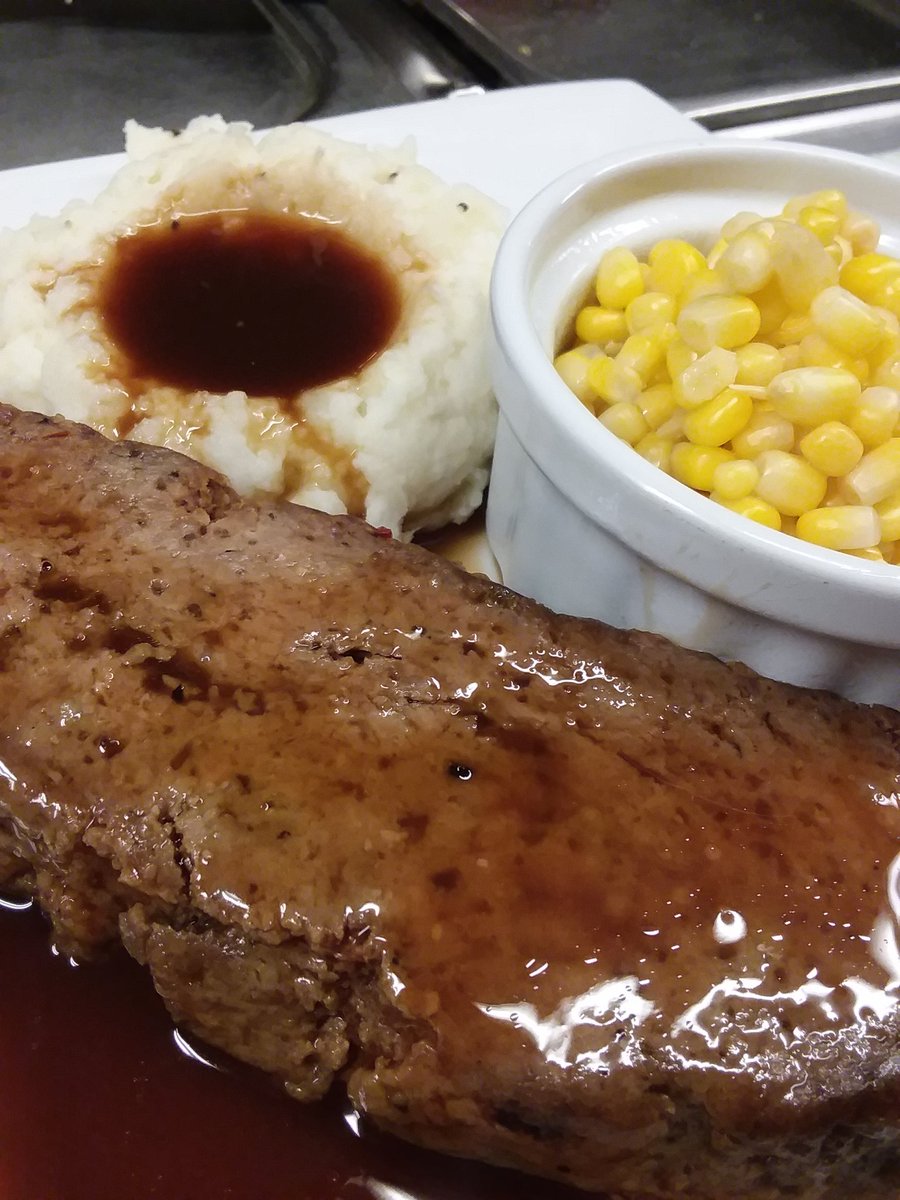 obtheog508's tweet photo. Meatloaf Dinner #HQCOOKING #HOMEQUALITY #HOMEQUALITYCOOKING #HQ #HOMEQUALITYEVERYTHING https://t.co/6guGujd0II