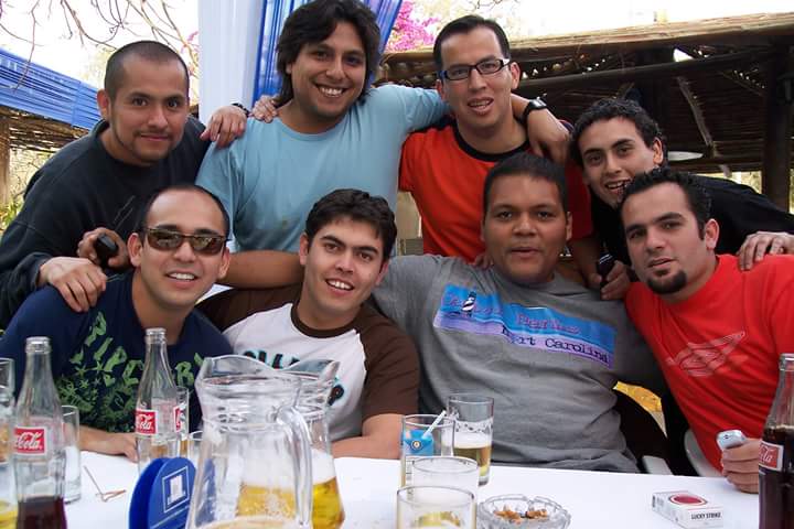 eltankearias's tweet photo. "Suéltala" era lo que escuchaba cuando me llamabas. Señora, Omar siempre ha sido agrandado??? le preguntaste a mi vieja una vez.
Te voy a extrañar. Las charlas. Las pichangas. Las fiestas de nuestros hijos. Los relatos. La salsa en tu auto. Es muy difícil. Adiós amigo!!! https://t.co/yEmf7w18tU