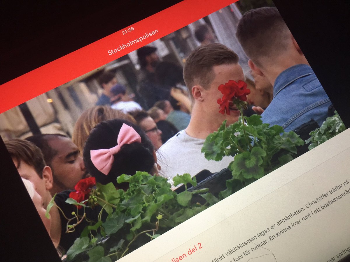 AsaTyren's tweet photo. Just love my bow🎀🤣  apparently Swedish television to https://t.co/MhYsCj10Jv