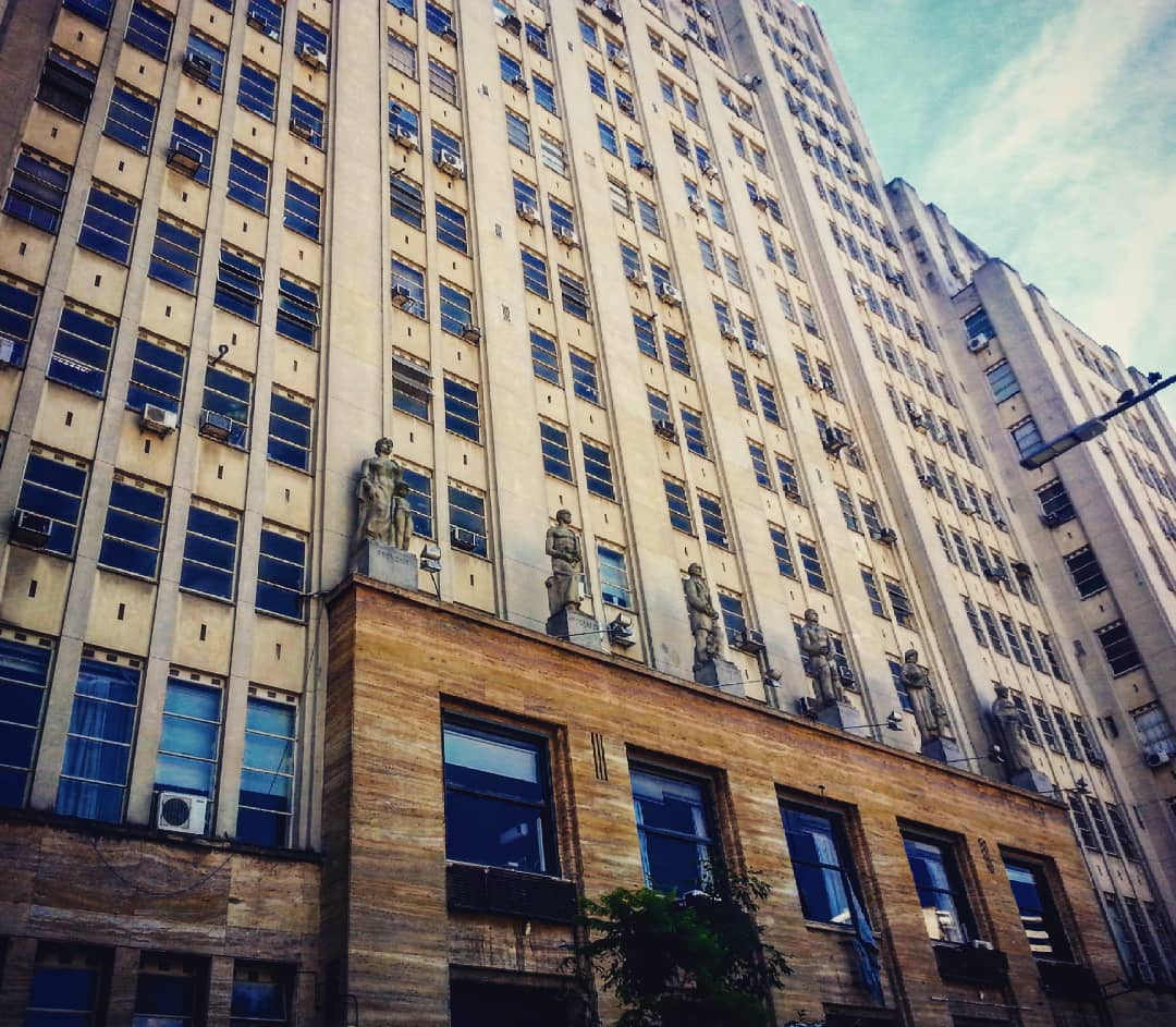 La Facultad de Medicina de la Universidad de Buenos Aires (Calle Paraguay 2155) #uba #architecture #arquitectura #medicina #buenosaires #argentina #universidas #facultad #university #vilavide #estudiar #архитектура #буэносайрес #аргентина #университет #туризм #tourism #turusmo