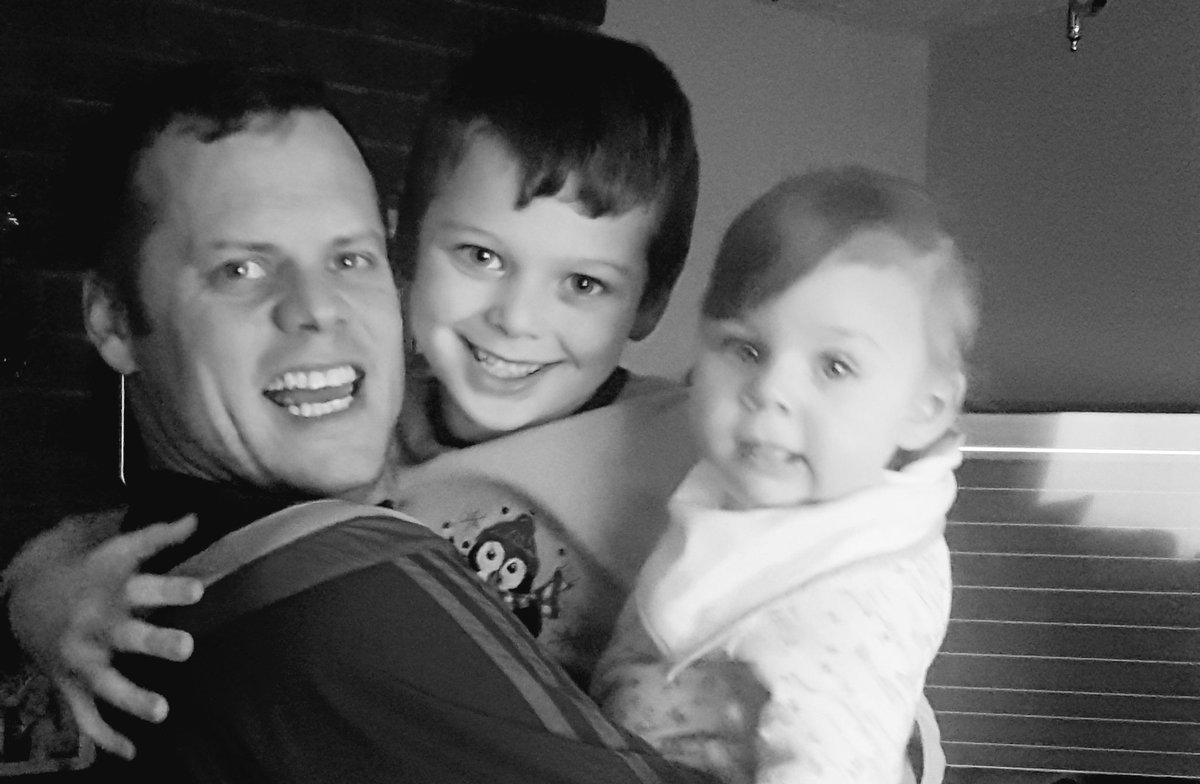 Laura_EthanJ's tweet photo. Such a lucky girl 😁
These 3 are my world 🌍 ❤💙💜 https://t.co/WhRZ96Tvea
