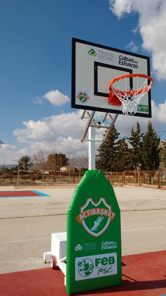 PintorSorolla's tweet photo. Hoy hemos estrenado nuestras dos nuevas canastas gracias a @FTA_CV @baloncestofeb #Actibasket  aunque no tengamos #GimnasioSorolla intentaremos cuidarlas al máximo @ruben_alfaro #Edificant https://t.co/QAxHu4H2WD https://t.co/OFNKoAJvpm