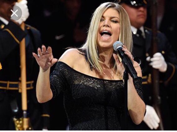 MerrinJFS's tweet photo. Marta Sánchez VS Fergie     FIGHT!!!! 😂😂😂 https://t.co/7KfspqFSoG