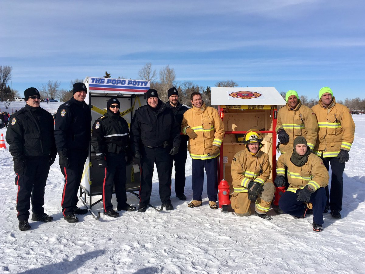 evanbrayshow's tweet photo. Nothing like the sting of defeat to bring even the largest of rivals together in friendship! @reginapolice and @Regina_Fire great afternoon competing in the #Waskimo18 #holeympics!! #yqrfamilyday https://t.co/5pQZvj2m19