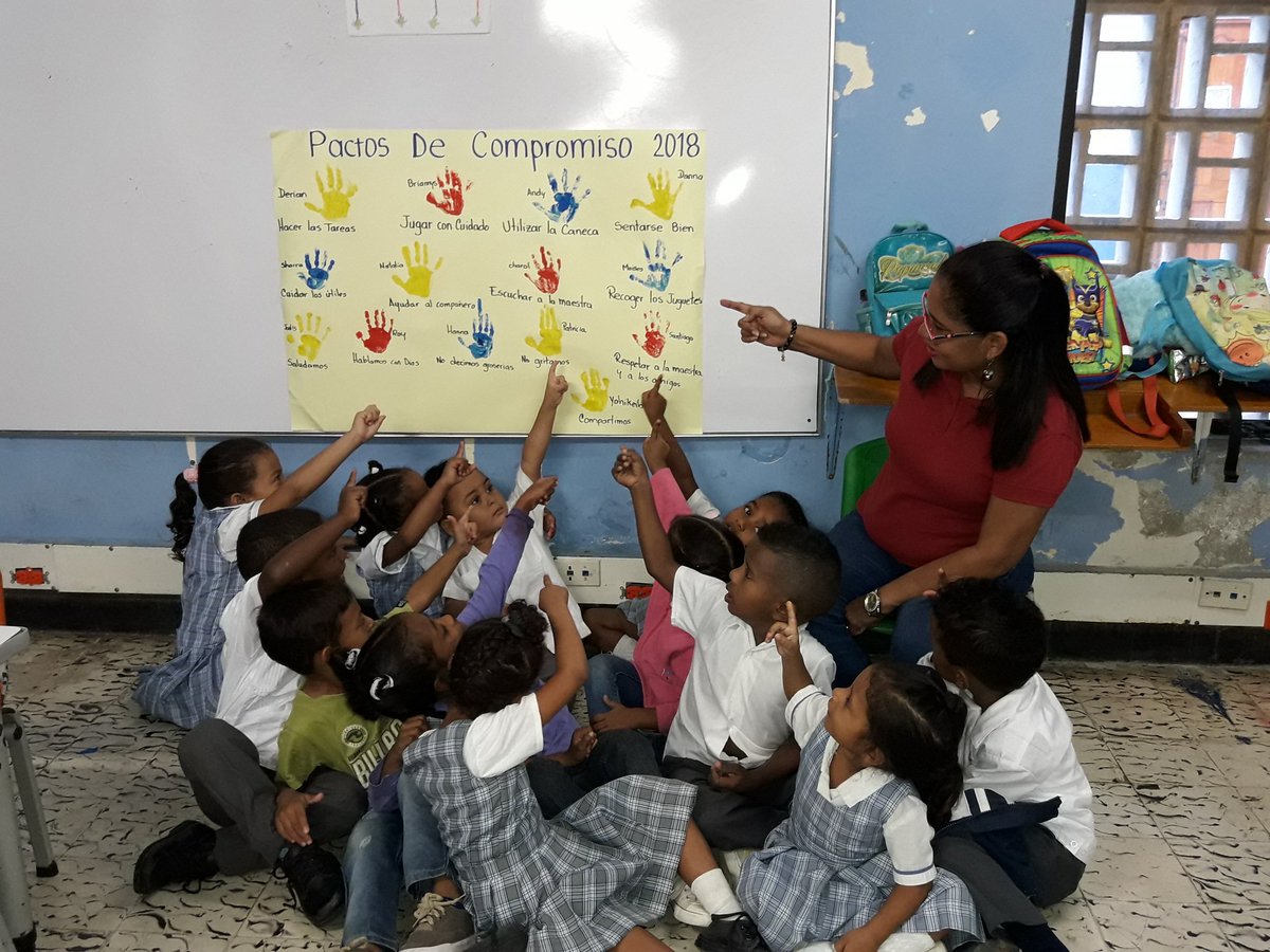 JillEscandon's tweet photo. Estableciendo pactos de aula con los más chiquitines de la IEAN #JuntosPorElMejoramientoDeLosAprendizajes 😍 @PTA_Colombia @lpuellol @DIANAECHAVARRIA @EvelynAriza2 @TPTACartagena @sedcartagena @Mineducacion https://t.co/0ZKiFG6ccP
